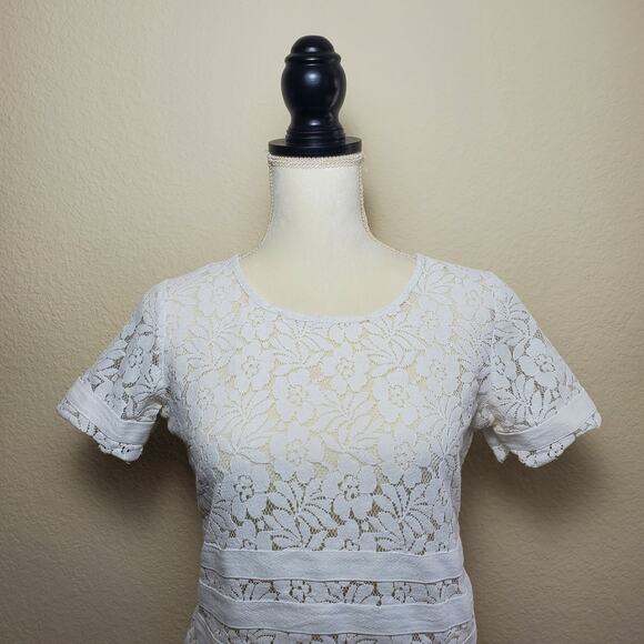 BCBGeneration White Lace Top Medium - Picture 5 of 7